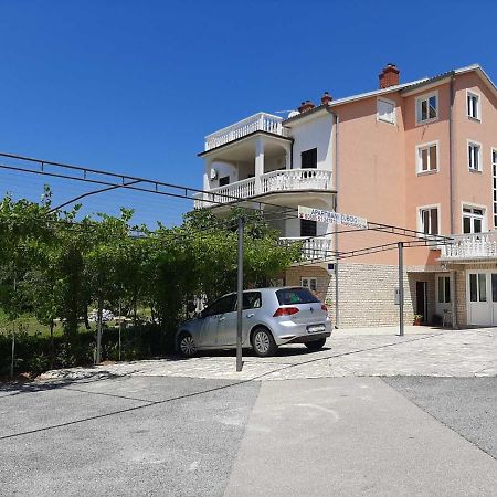 Apartments Grozdana ツリクヴェニツァ エクステリア 写真