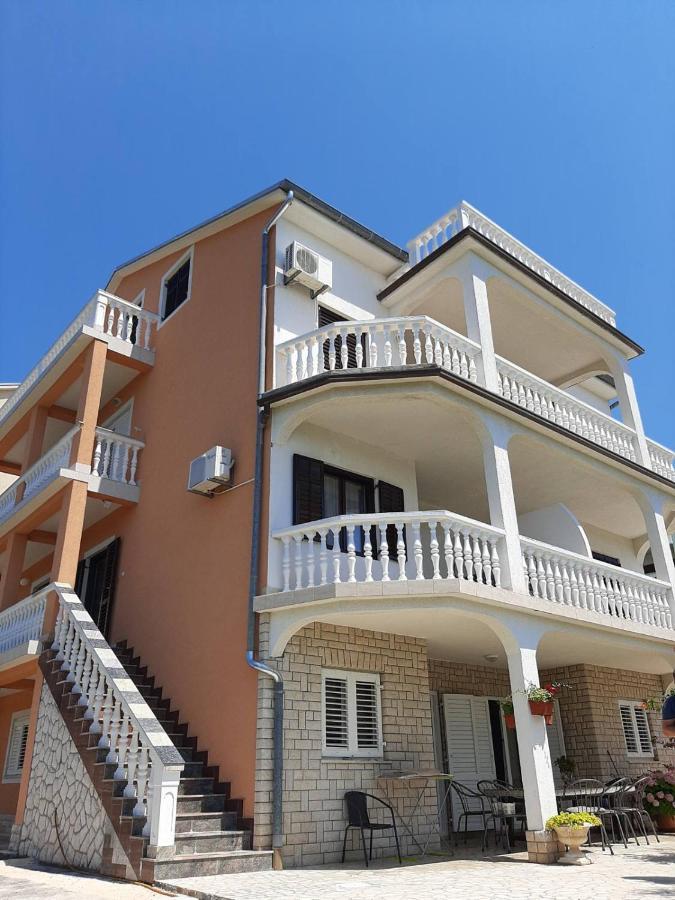 Apartments Grozdana ツリクヴェニツァ エクステリア 写真