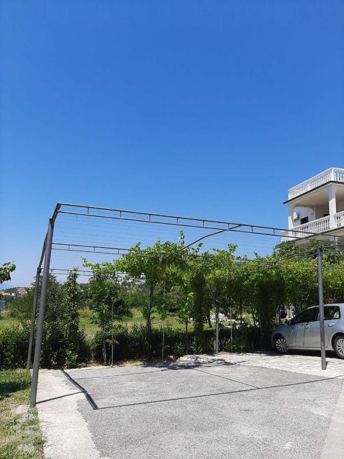 Apartments Grozdana ツリクヴェニツァ エクステリア 写真